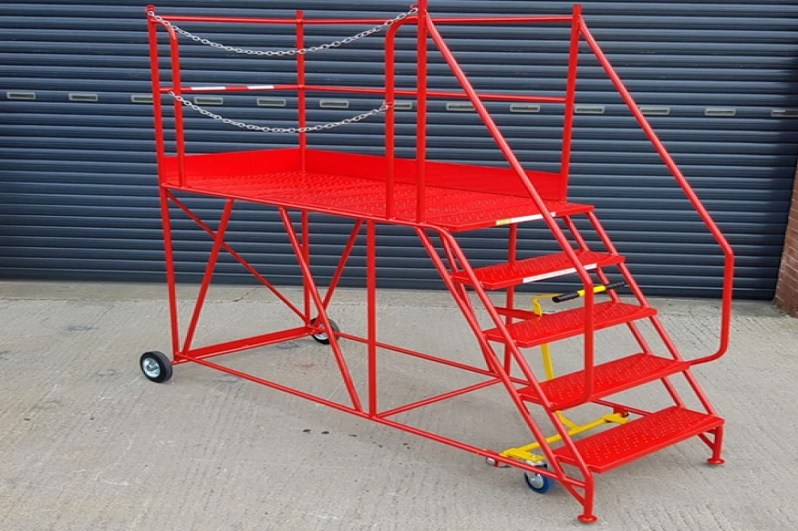 Heavy duty platform ladders